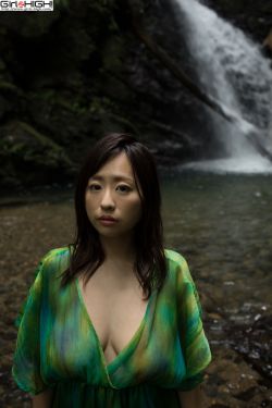 自体发光的那女子